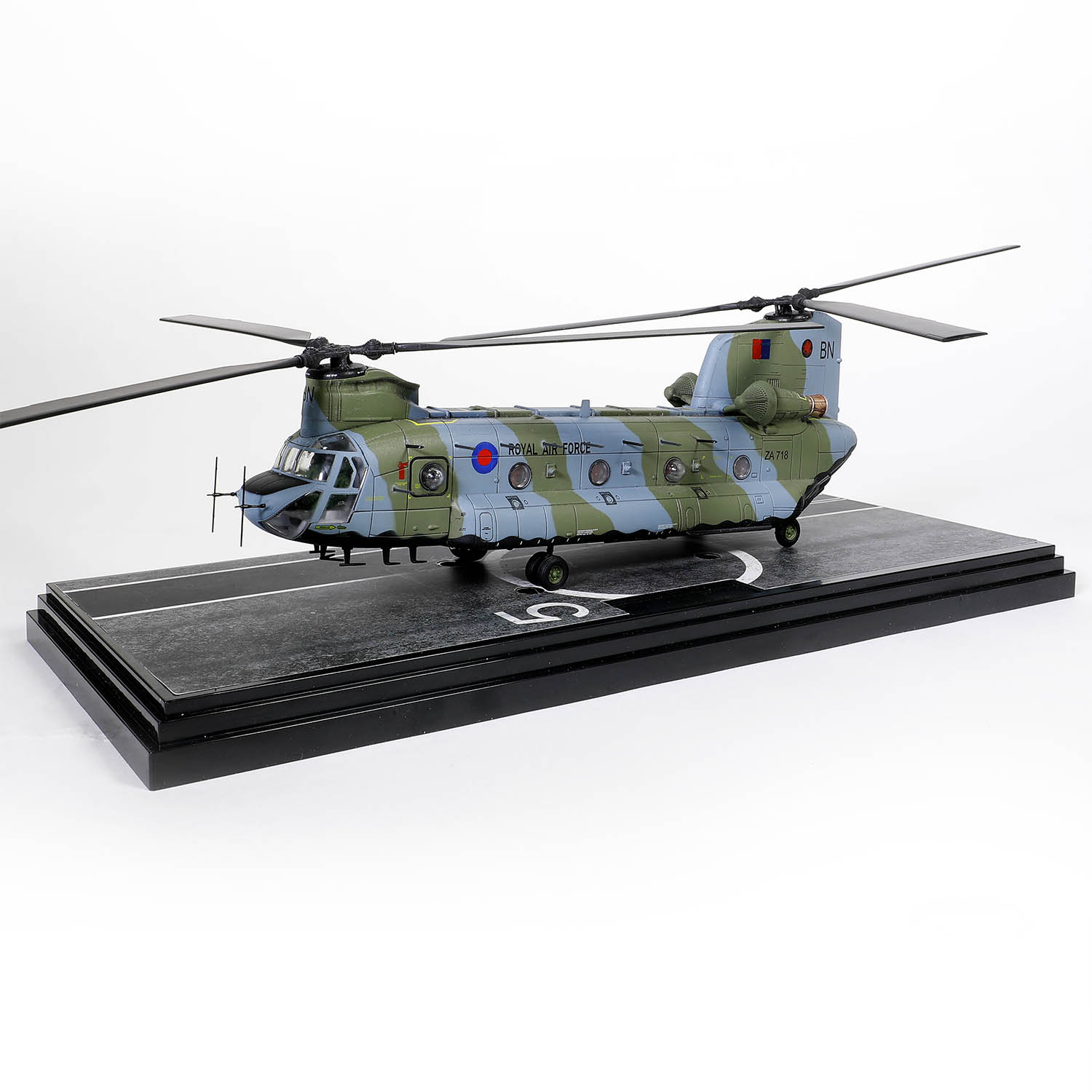 Boeing Chinook HC. Mk.1 helicopter Royal Air Force, #18 Squadron, Falklands Detachment